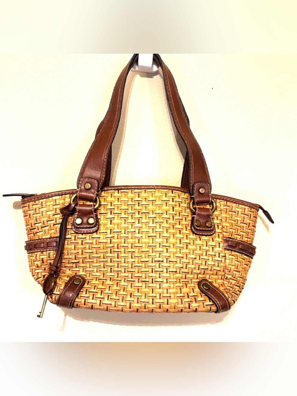 Vintage FOSSIL Brown Leather
Woven Basket Bag Handbag
Purse w/ Key Charm